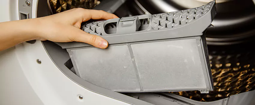 Signs Of A Clogged Dryer Lint Trap in Lindenhurst, Illinois